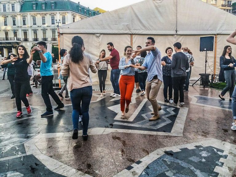 Cea mai simplă metodă pentru a scăpa de depresie: ieşi din casă!