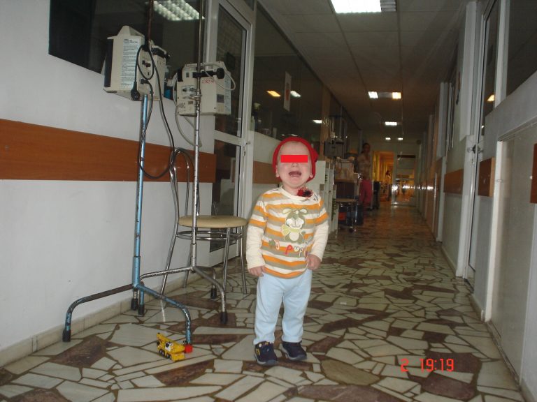 Părinții copiilor internați la Spitalul de Copii Sf. Maria din Iași susțin că nu mai pot suporta condițiile mizere din saloane