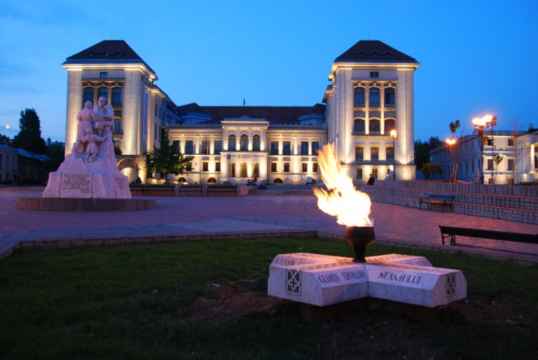 Un student de la UMF a alertat autoritățile prin 112 amenințând că se sinucide dacă nu ia nota 5 la un examen restant