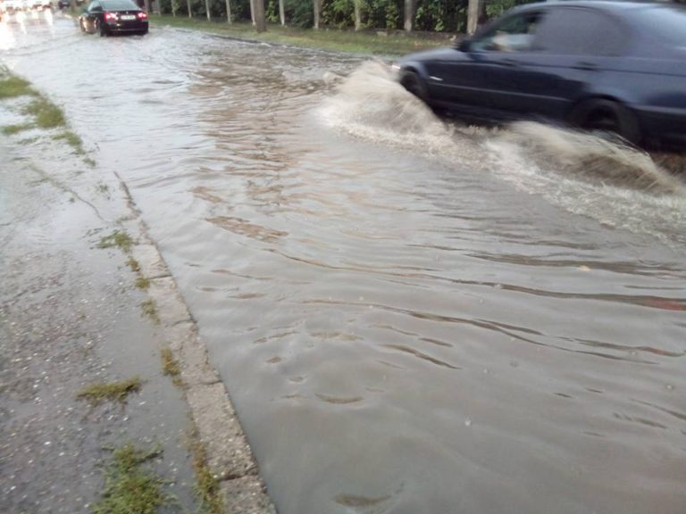 COD PORTOCALIU de ploi torenţiale, grindină şi vijelii în următoarele zile