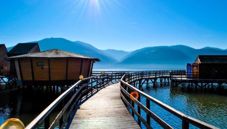 Sat „plutitor” în Clisura Dunării. Unic în Europa!