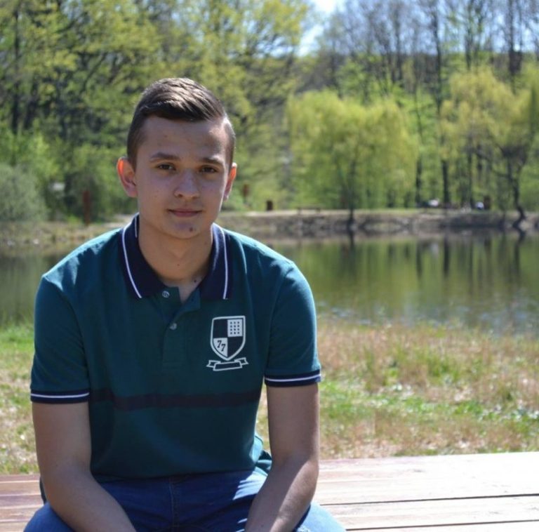 „CĂTĂLIN, ce băiat!…” A fost la câteva sutimi de PERFECȚIUNE! Povestea tânărului care a intrat PRIMUL la Academia de Poliţie: „Modelul meu în viață este chiar tata, polițist la rândul lui!”