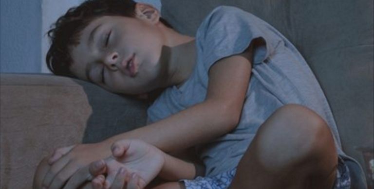 „Am primit în grijă un băiețel care refuză să doarmă în pat. Când mi-am dat seama de ce…”