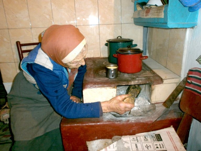 Cea mai in varsta ieseanca a prins Unirea. „Daca as fi mai aproape de Bucuresti, m-as duce la Dragnea sa-i bat obrazul“