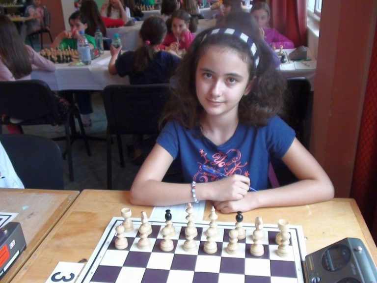 Unic in Romania! O fetita de 13 ani din Iasi a ajuns campioana mondiala la sah!